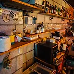 96Bun;Z Travellers Lodge